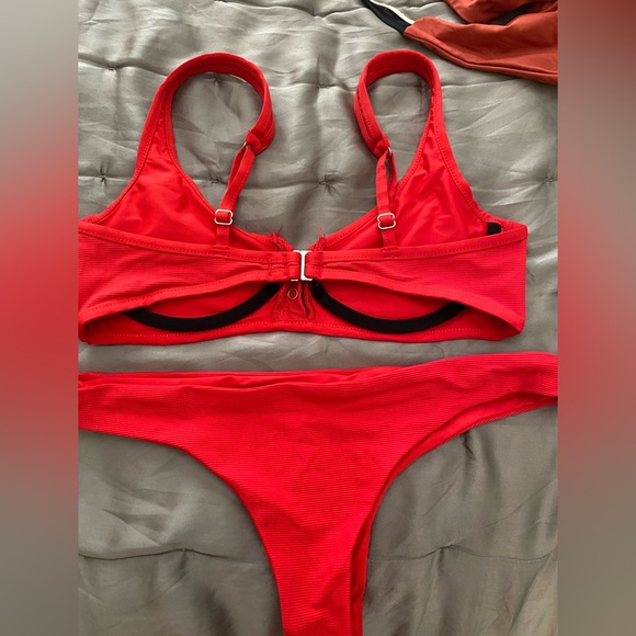 Like new 2 piece! - Picture 2 of 2